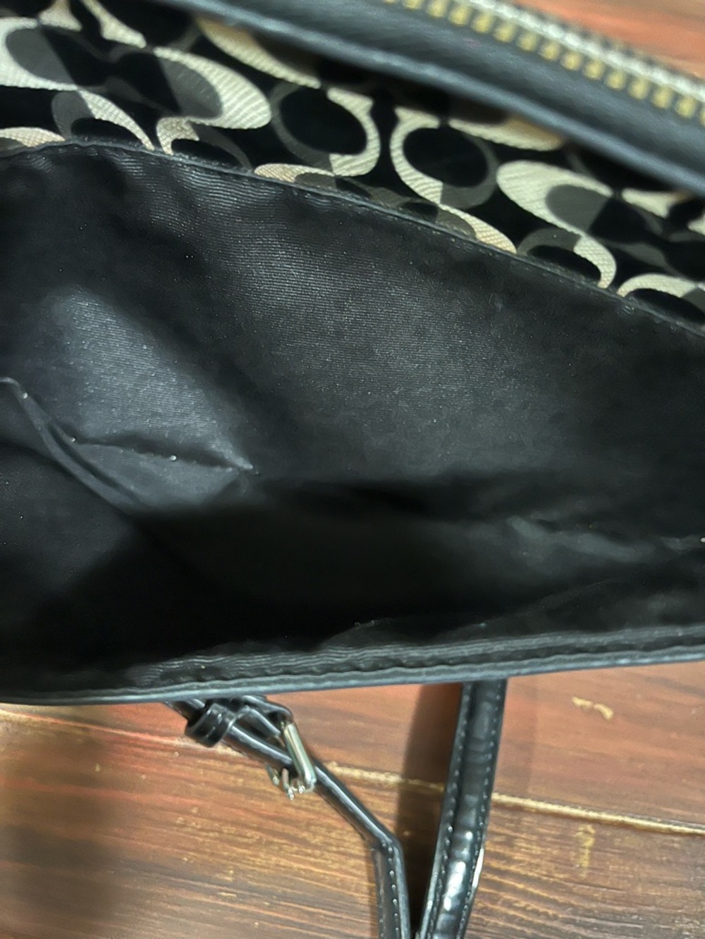 Coach Elegant Black and Cream Crossbody Bag - Picture 9 of 14